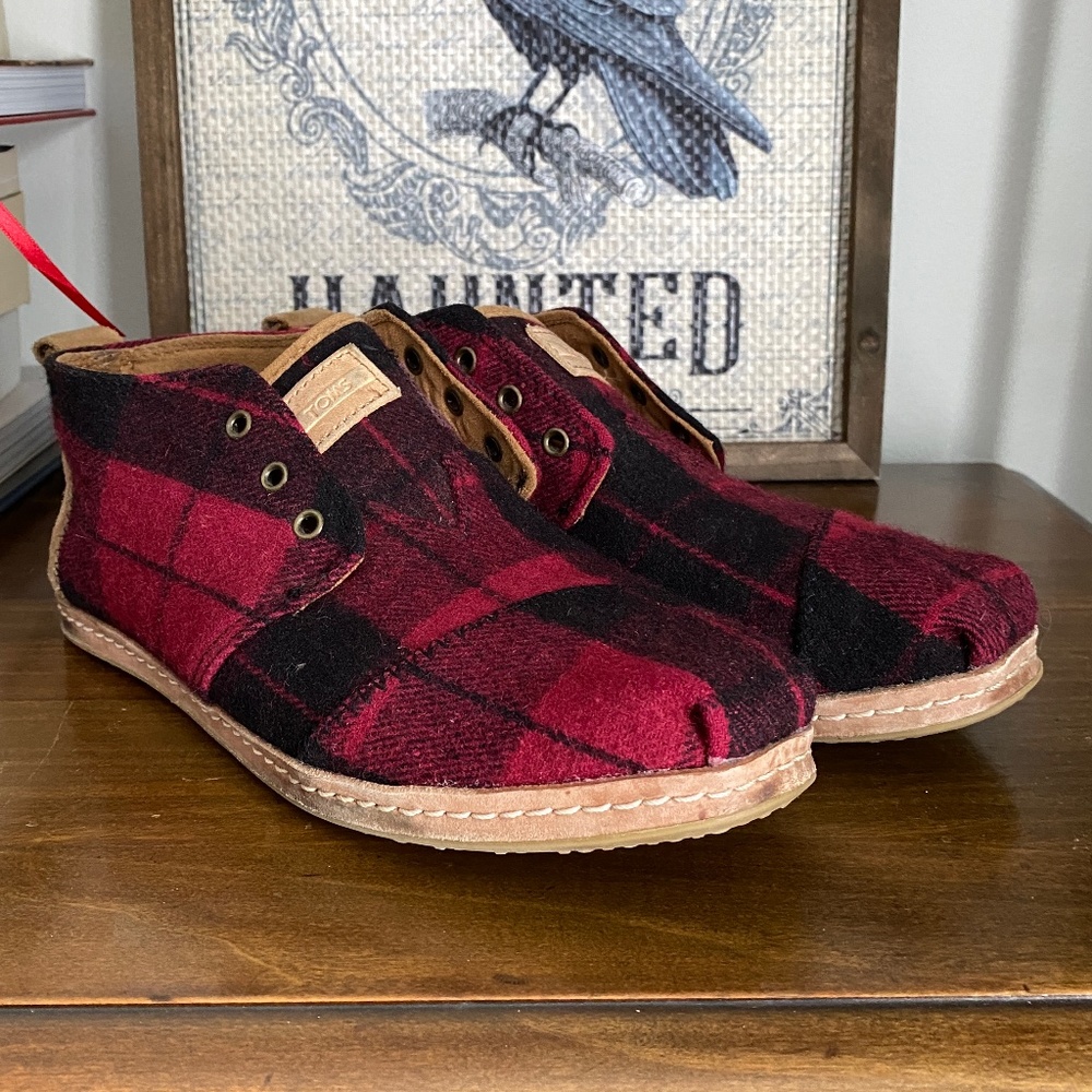 Women’s plaid Toms
